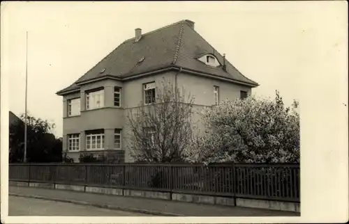 Foto Ak Langebrück Dresden, Wohnhaus von der Straße gesehen