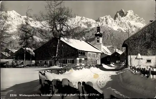 Ak Tannheim in Tirol, Ortspartie, Kirche, Berge