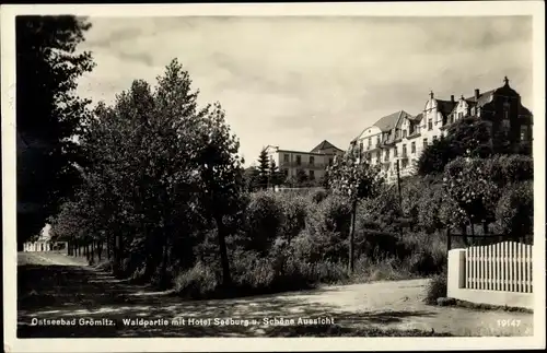 Ak Ostseebad Grömitz in Holstein, Waldpartie mit Hotel Seeburg und Schöne Aussicht