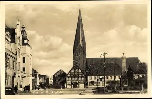 Ak Eutin in Ostholstein, Marktplatz mit Kirche, Denkmal