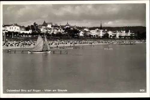 Ak Seebad Binz auf Rügen, Villen am Strand, Segelboot