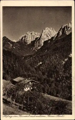 Ak Kaisertal Tirol, Hofing im Kaisertal mit wildem Kaiser
