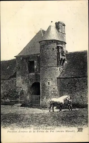 Ak Ussy Calvados, Pavillon d'Entree de la Ferme du Pot, ancien Manoir, Pferd