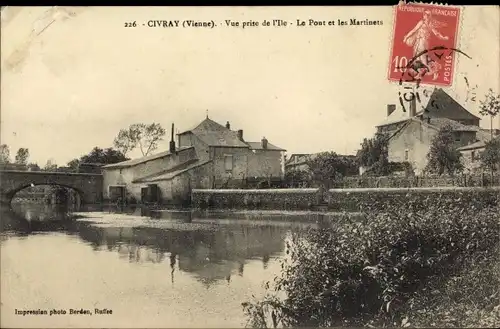 Ak Civray Vienne, Vue prise de l'Ile, Le Pont, les Martinets