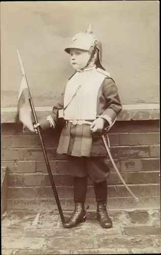 Foto Ak Junge in Garde Kürassier Uniform