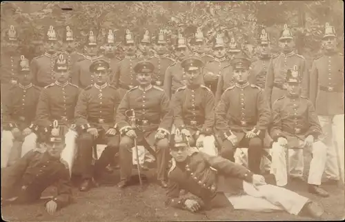 Foto Ak Deutsche Soldaten in Uniformen, Gruppenaufnahme, Garde Telegr. Batl. 1, Tschako