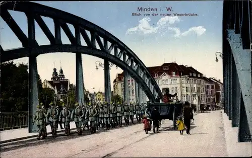 Ak Minden in Westfalen, Neue Weserbrücke, Deutsche Soldaten