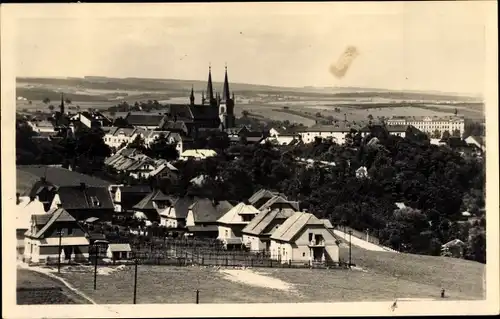 Ak Chrudim Reg. Pardubice, Teilansicht vom Ort, Kirche