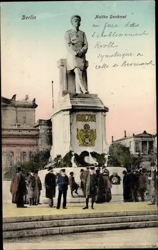 Ak Berlin, Moltkedenkmal, Passanten