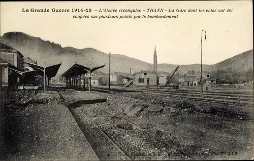 Ak Thann Elsass Haut Rhin, La Gare, Bahnhof, Kriegszerstörungen, I. WK