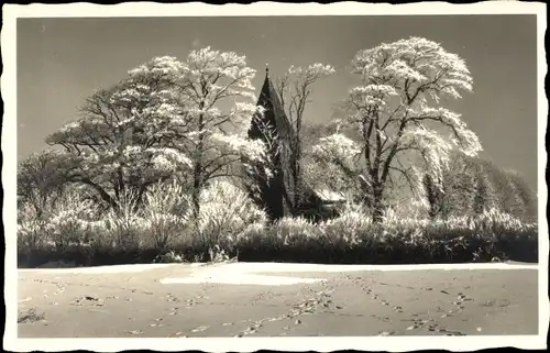 Foto Ak Rüllschau Maasbüll in Schleswig Holstein, Kirche, Winterszene 