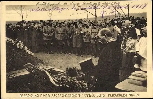 Ak Beerdigung eines abgeschossenen französischen Fliegerleutnants