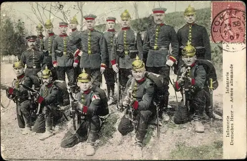 Ak Deutsche Infanterie, Soldaten mit Gewehren, Pickelhauben