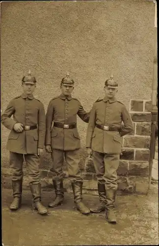 Foto Ak Deutsche Soldaten in Uniformen, Pickelhauben
