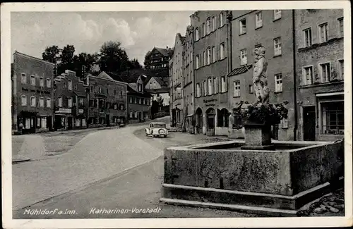 Ak Mühldorf am Inn Bayerisches Alpenvorland, Katharinen Vorstadt, Brunnen