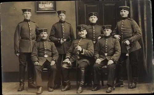 Foto Ak Dt. Soldaten, Uniform, Gruppenbild