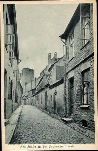 Ak Tallinn Reval Estland, Alte Straße an der Stadtmauer