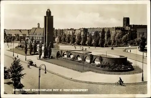 Ak Amsterdam Nordholland Niederlande, Stadionplein met Van Heuizmonument