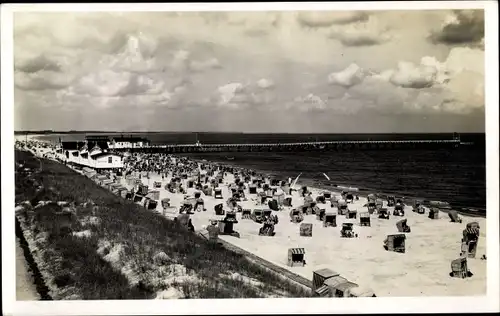 Foto Ak Ostseebad Zinnowitz auf Usedom, Strandpartie, Seebrücke