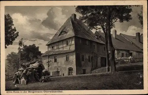 Ak Oberwiesenthal im Erzgebirge, altes Haus an der Bergstraße