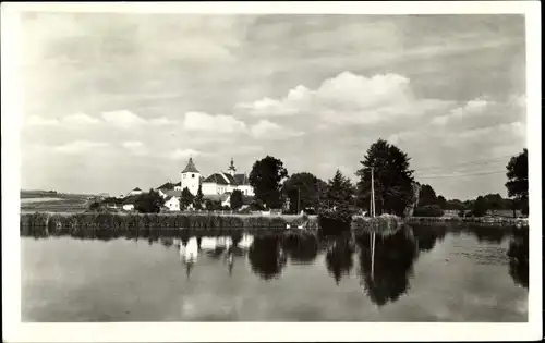 Ak Mirovice Mirowitz Südböhmen, Blick auf den Ort, Gebäude am Wasser