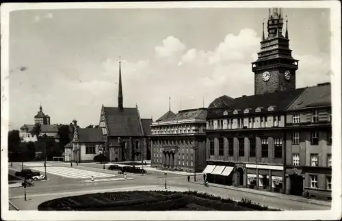 Ak Pardubice Pardubitz Stadt, Platz, Turm, Uhr, Geschäfte