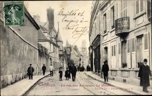Ak Bourges Cher, La Rue des Arenes, Le Musee