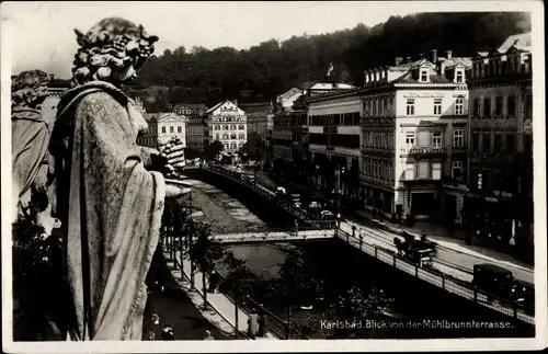 Ak Karlovy Vary Karlsbad Stadt, Blick von der Mühlbrunnterrasse