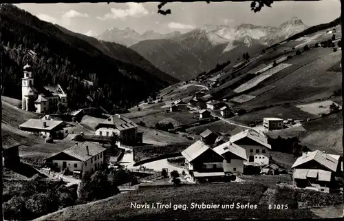 Ak Navis in Tirol, Blick auf den Ort gegen Stubaier und Serles