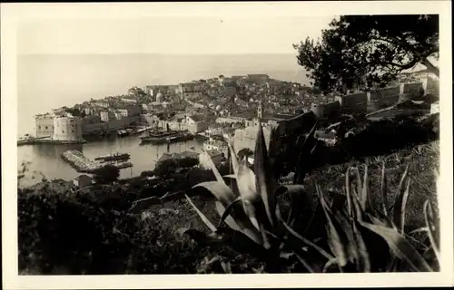 Ak Ragusa Dubrovnik Kroatien, Totalansicht der Stadt, Stadtmauer