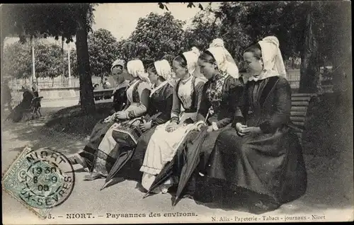 Ak Niort Deux Sèvres, Paysannes des environs, Frauen in Volkstrachten