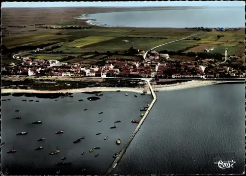 Ak Port des Barques Charente Maritime, Le Port et la Jetée, Fliegeraufnahme