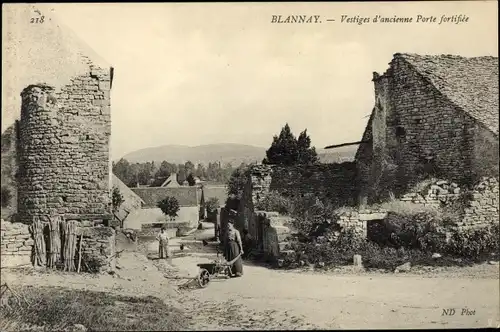 Ak Blannay Yonne, Vestiges d'ancienne Porte fortifiee