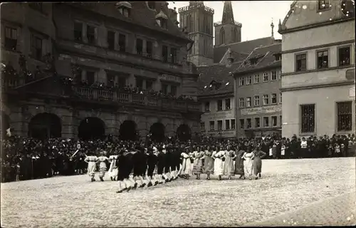 Foto Ak Rothenburg ob der Tauber Mittelfranken, Gasthof zum Marktplatz, Schaefertanz