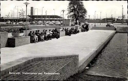 Ak Beverwijk Nordholland Niederlande, Stationsplein met Parkeerplaats