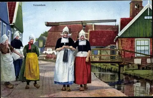 Ak Volendam Nordholland Niederlande, Frauen in niederländischer Tracht, Nenke und Ostermaier 4479