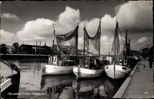 Ak Neustadt in Holstein, Hafen, Fischerboote