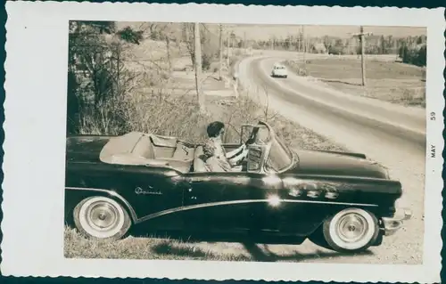 Foto Ak Zwei Frauen im offenen Automobil, Auffahrt auf die Landstraße, May 1959