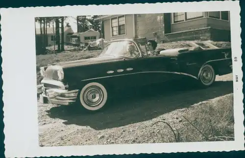 Foto Ak Zwei Frauen im offenen Automobil, Wohnhaus, May 1959