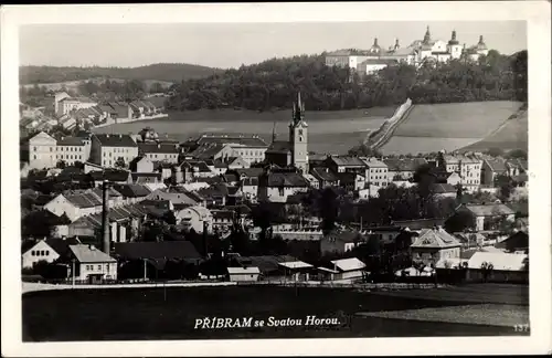 Ak Příbram Pibrans Mittelböhmen, Kloster Svatá Hora, Wallfahrtsort, Blick auf Ort und Umgebung