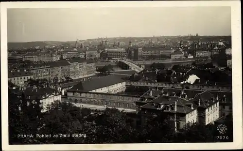 Ak Praha Prag, Blick vom Goldenen Brunnen auf die Stadt