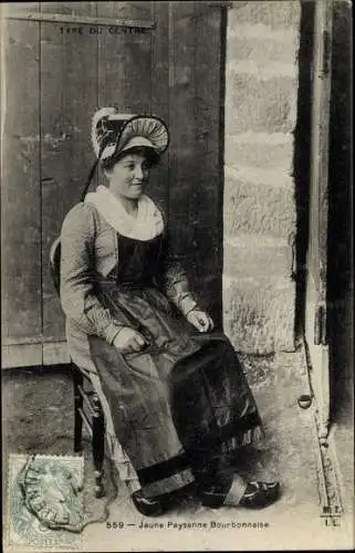 Ak Allier, Type du Centre, Jeune Bourbonnaise, Frau in Tracht