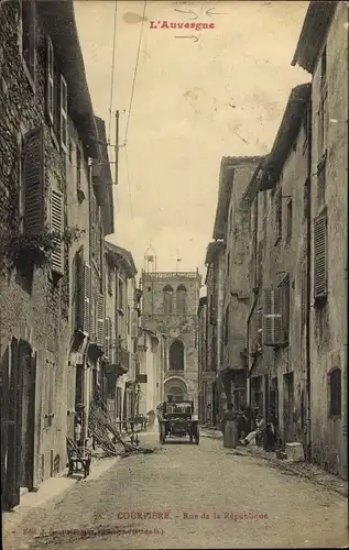 Ak Courpière Puy de Dôme, Rue de la Republique, Auto