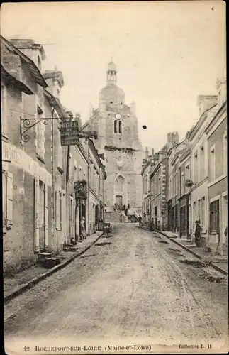 Ak Rochefort sur Loire Maine et Loire, L'Eglise, Hotel