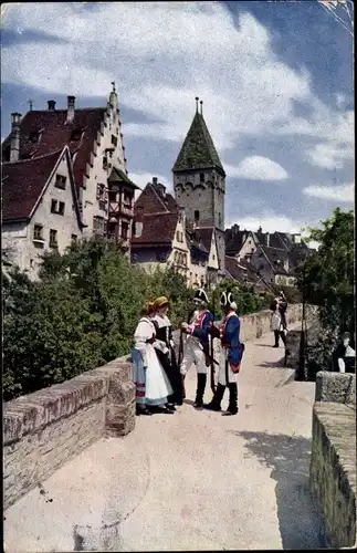 Ak Ulm an der Donau, Stadtmauer, Personen in historischen Kostümen