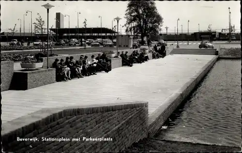 Ak Beverwijk Nordholland Niederlande, Stationsplein met Parkeerplaats