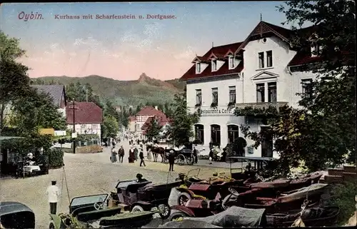 Ak Oybin in Sachsen, Kurhaus mit Scharfenstein und Dorfgasse, Restaurant, Autos