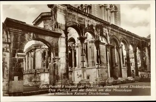 Ak Split Kroatien, Peristyl, Säulen um das Mausoleum des römischen Kaisers Diocletianus