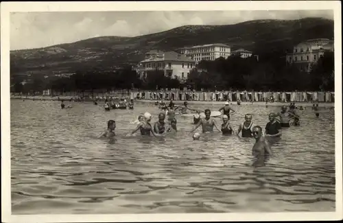 Ak Crikvenica Kroatien, Badegäste, Strandpartie