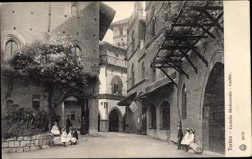 Ak Torino Turin Piemonte, Castello Medioevale, Cortile